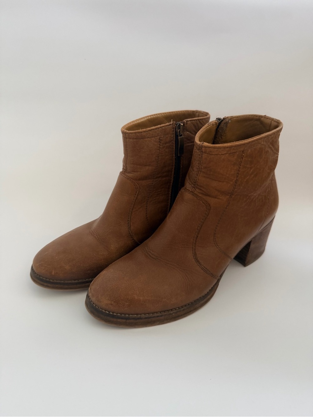 Roots Women’s Brown Leather Ankle Boots - fairly worn
